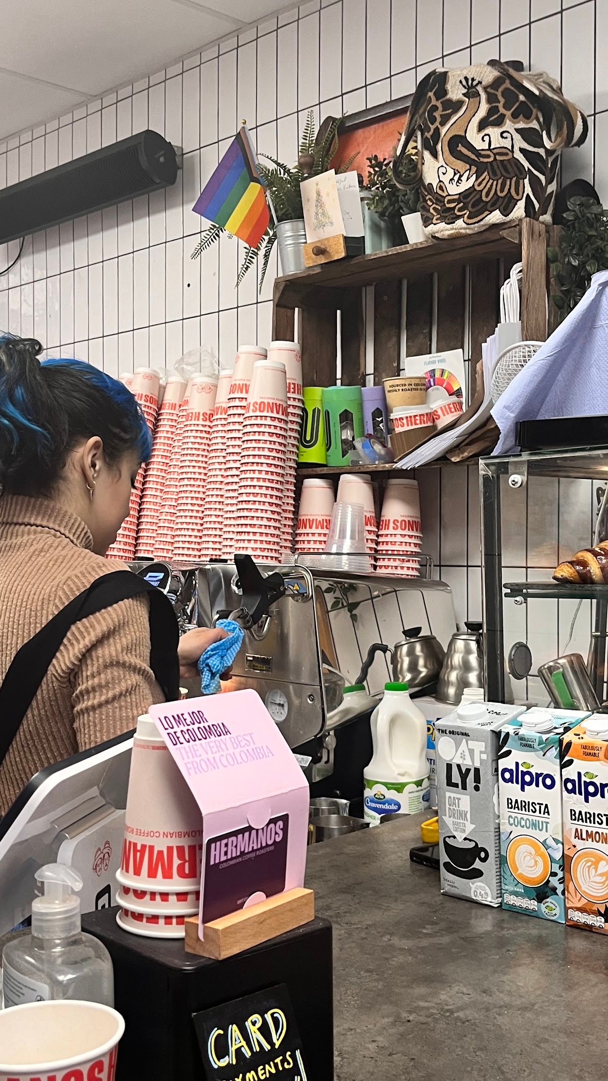 Hermanos Colombian Coffee Roasters – Victoria Station specialty coffee shop in London - photo 12