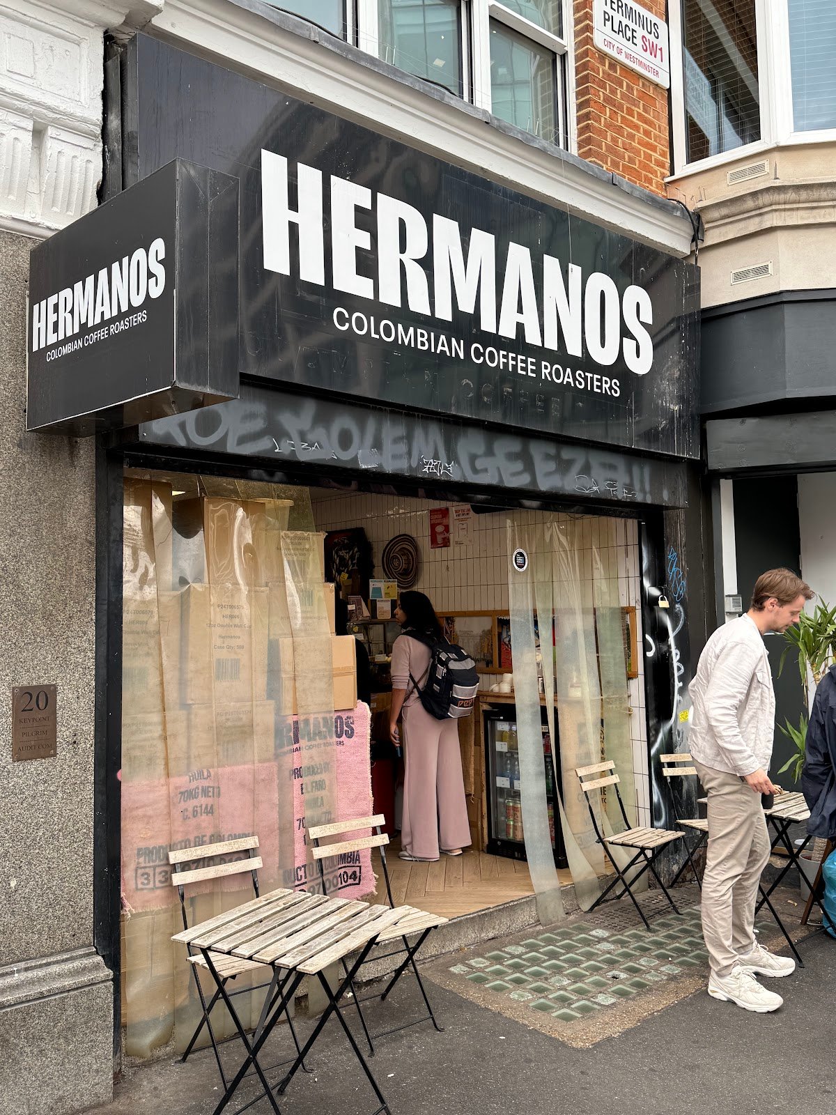 Hermanos Colombian Coffee Roasters – Victoria Station specialty coffee shop in London - photo 7
