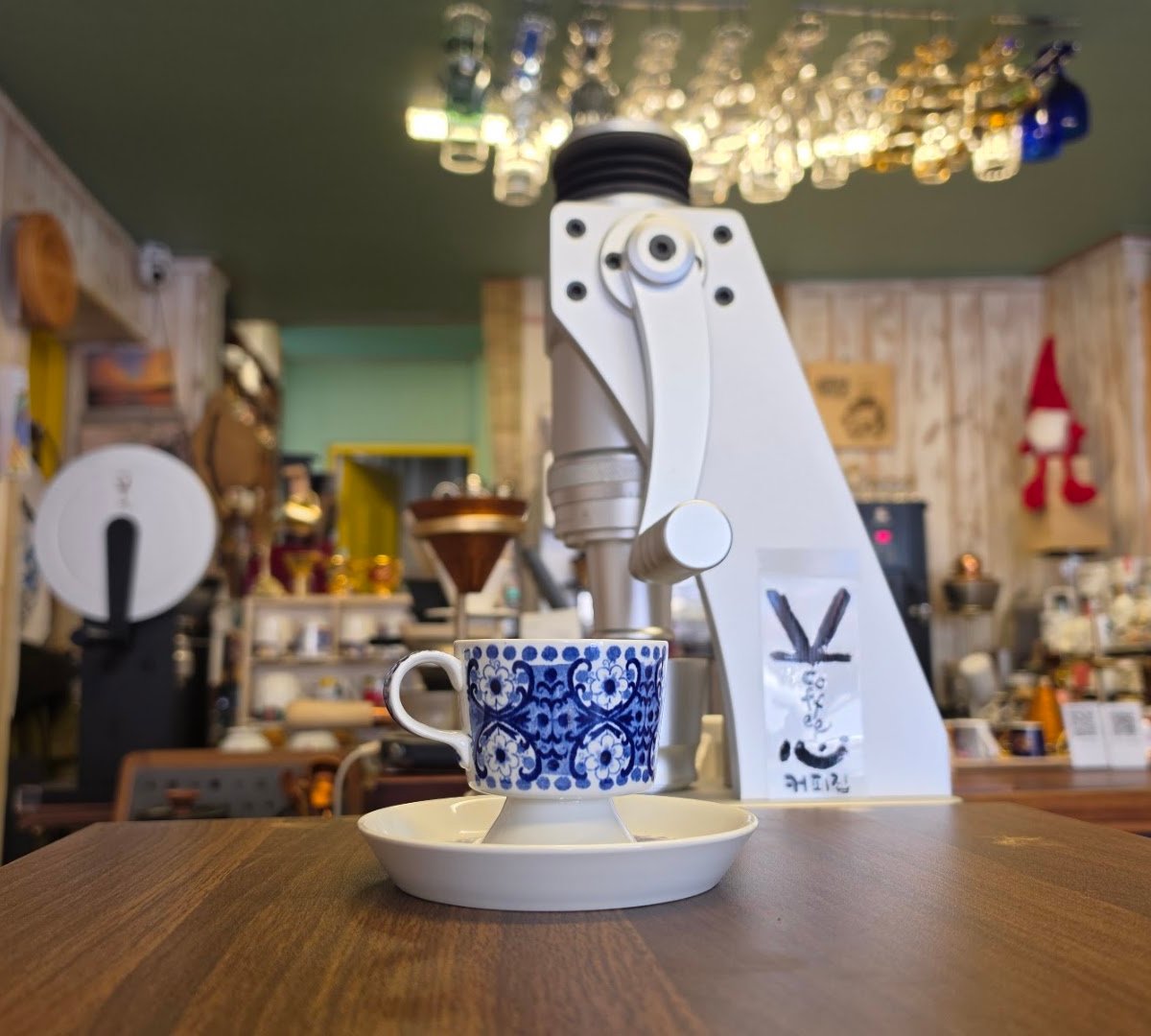 Coffee at Sim Coffee House, specialty coffee shop in Seoul