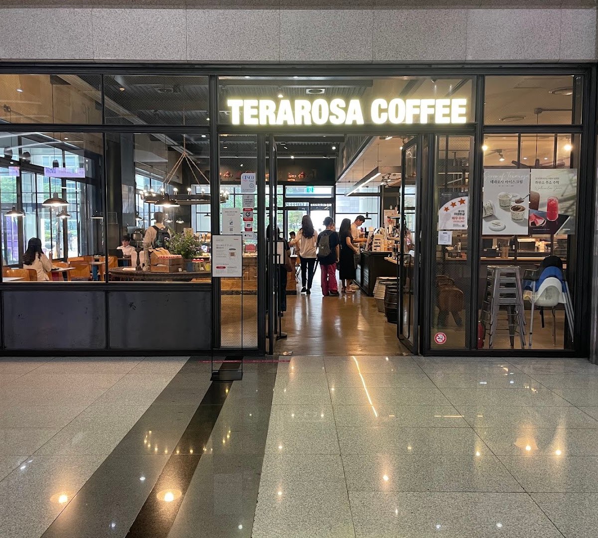 Storefront of Terarosa Coffee, specialty coffee shop in Seoul