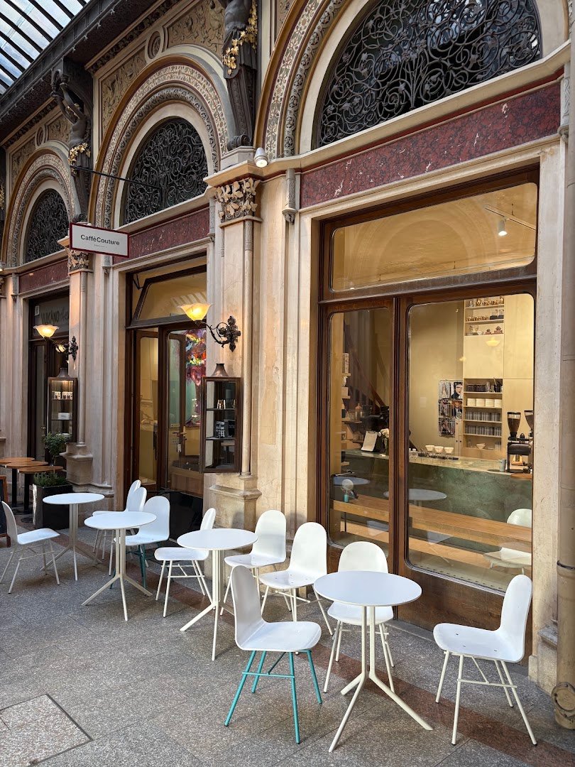 Storefront of Caffè Couture, specialty coffee shop in Vienna