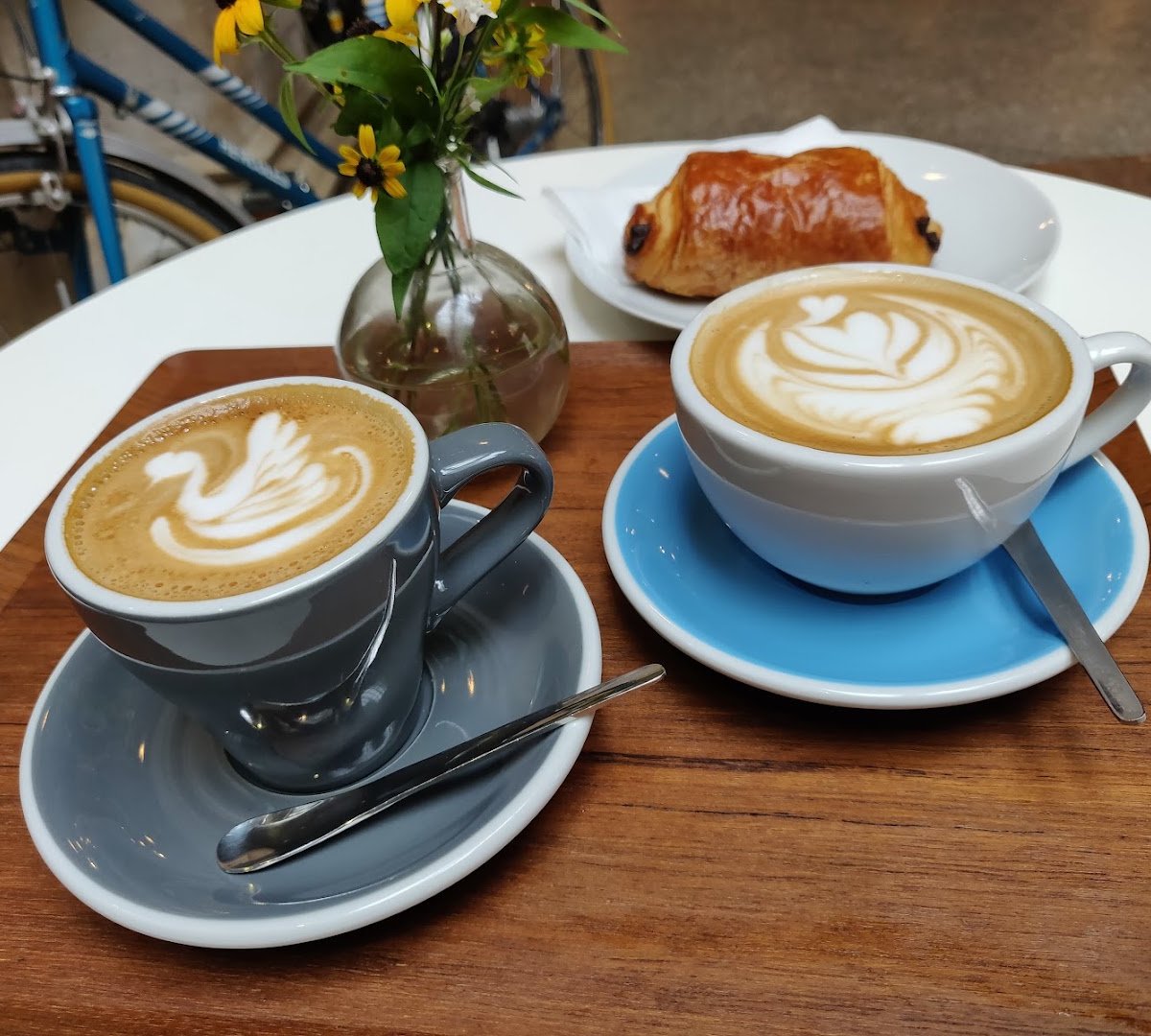 Coffee at Caffè Couture, specialty coffee shop in Vienna