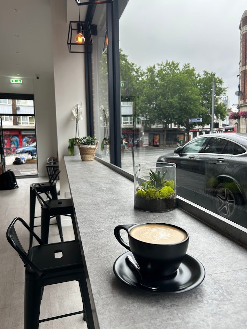 Echo Espresso specialty coffee shop in London - photo 3