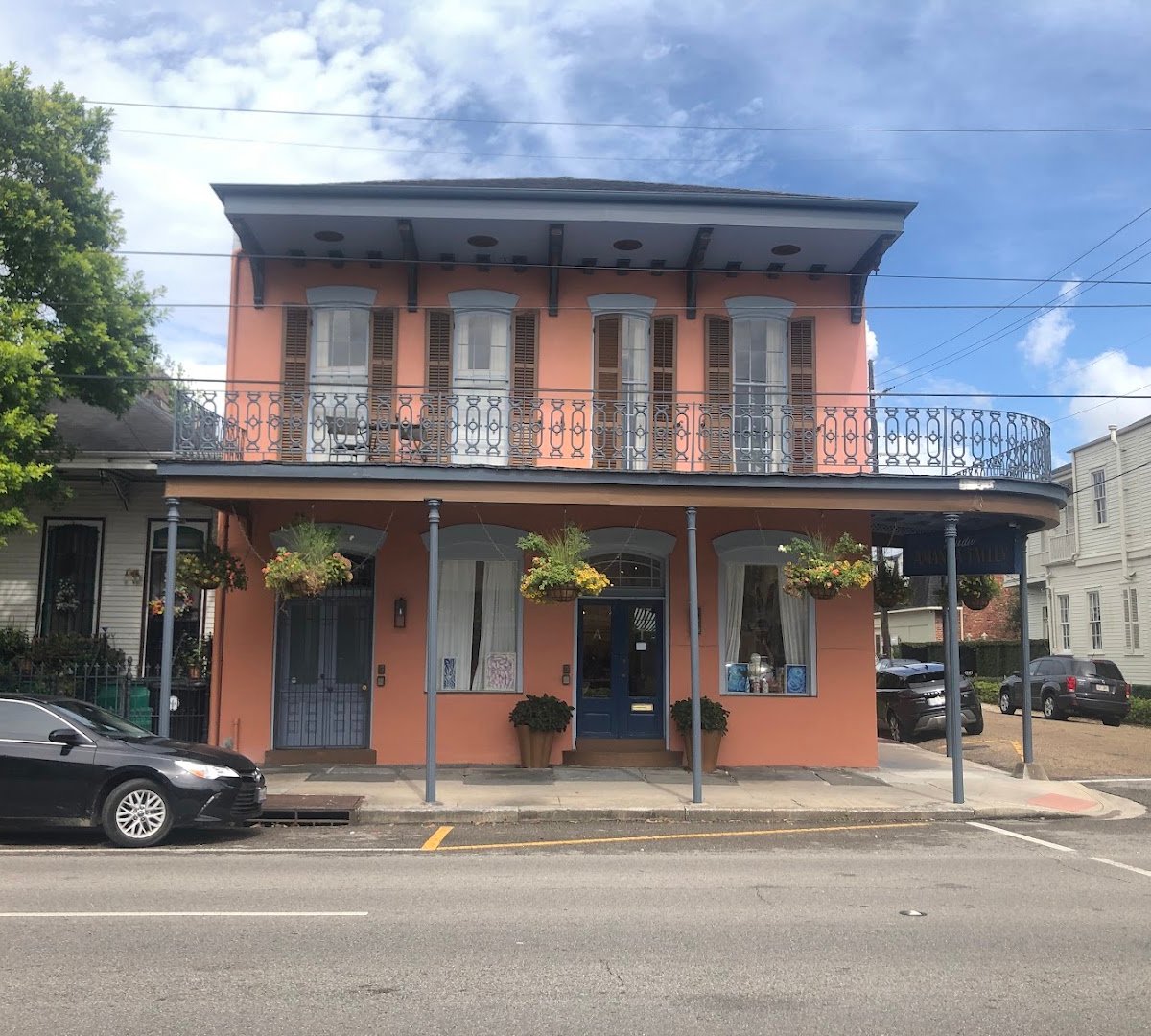 Storefront of Mojo Coffee House, specialty coffee shop in New Orleans