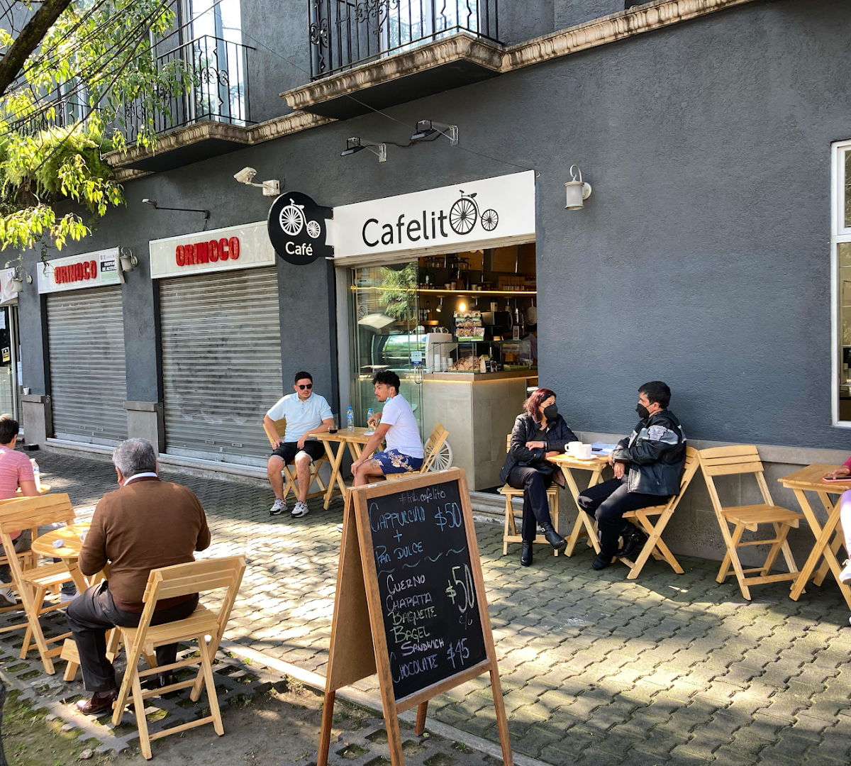 Storefront of Cafelito, specialty coffee shop in Mexico City
