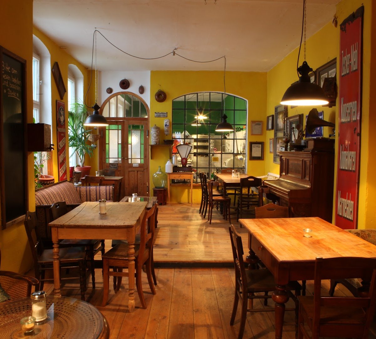 Firstcrack Coffee Roasters & Cafe Pakolat Berlin specialty coffee shop in Berlin - photo 5