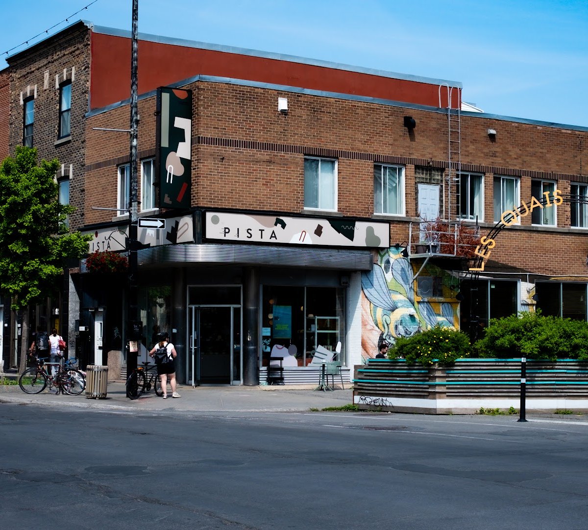 Storefront of Café Pista, specialty coffee shop in Montreal