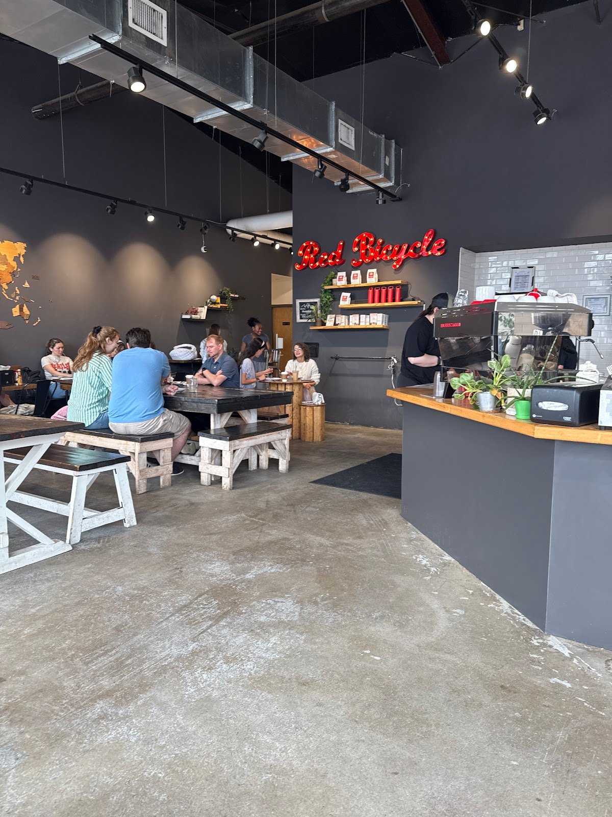 Red Bicycle Coffee & Crepes specialty coffee shop in Nashville - photo 4