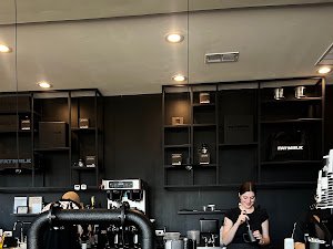 FAT MIILK COFFEE specialty coffee shop in Chicago - photo 8