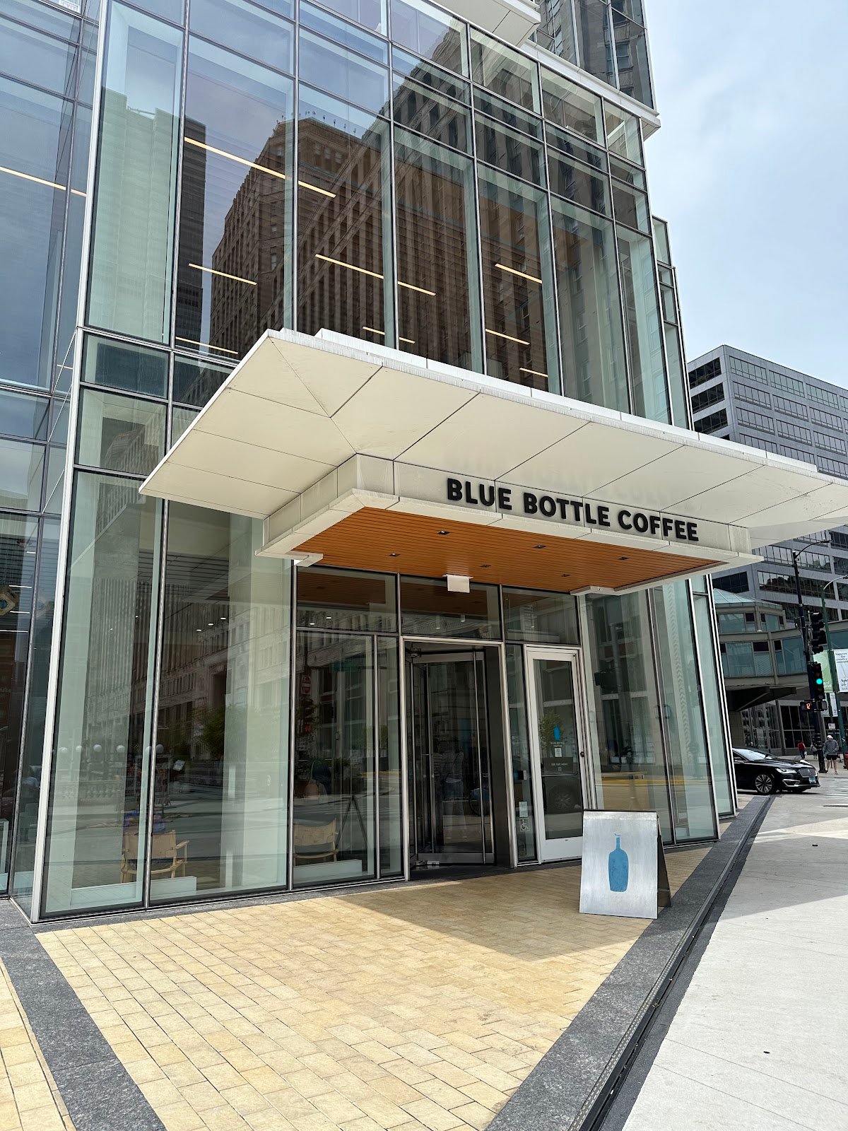 Blue Bottle Coffee specialty coffee shop in Chicago - photo 4