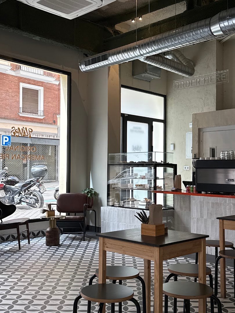 9 Lives Specialty Coffee & Brunch specialty coffee shop in Madrid - photo 2