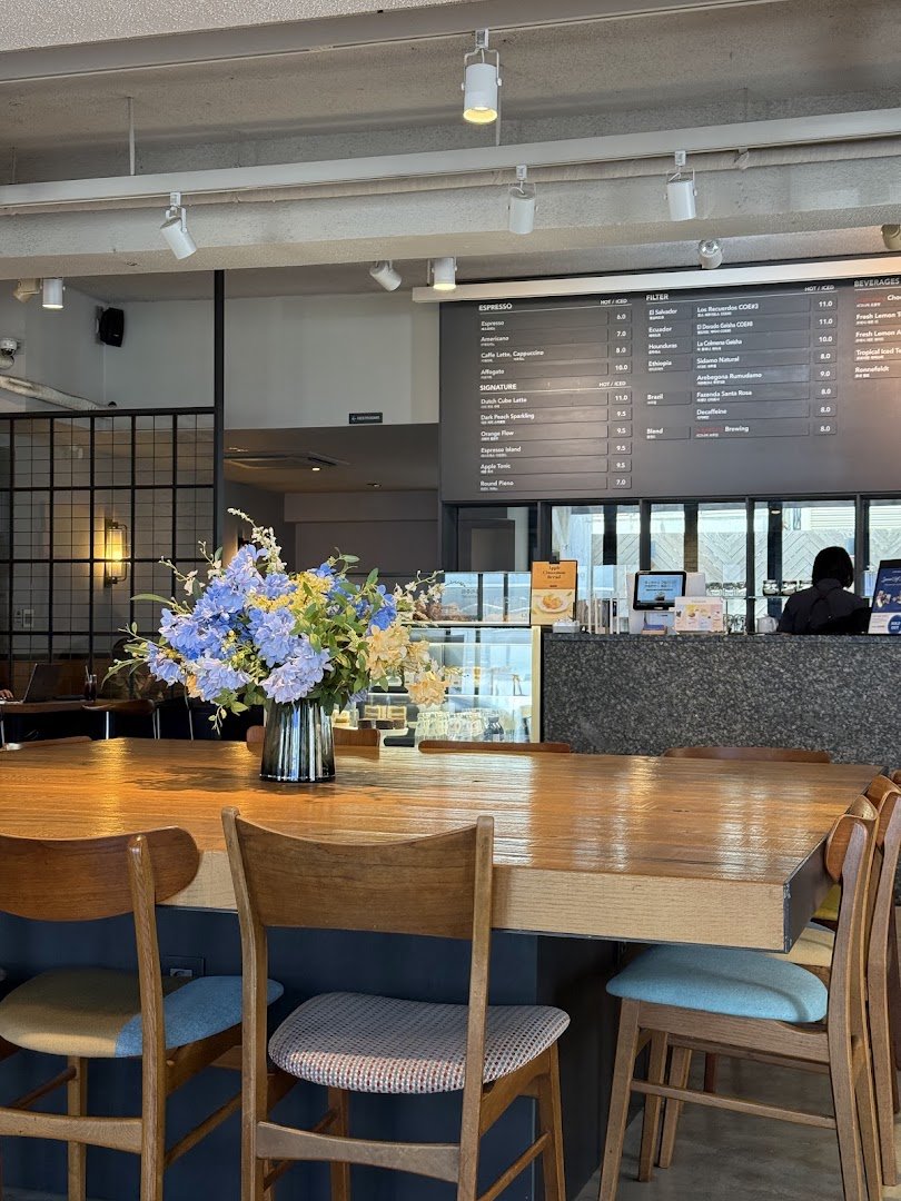 Interior of Lusso Barista Lab, Cheongdam, specialty coffee shop in Seoul