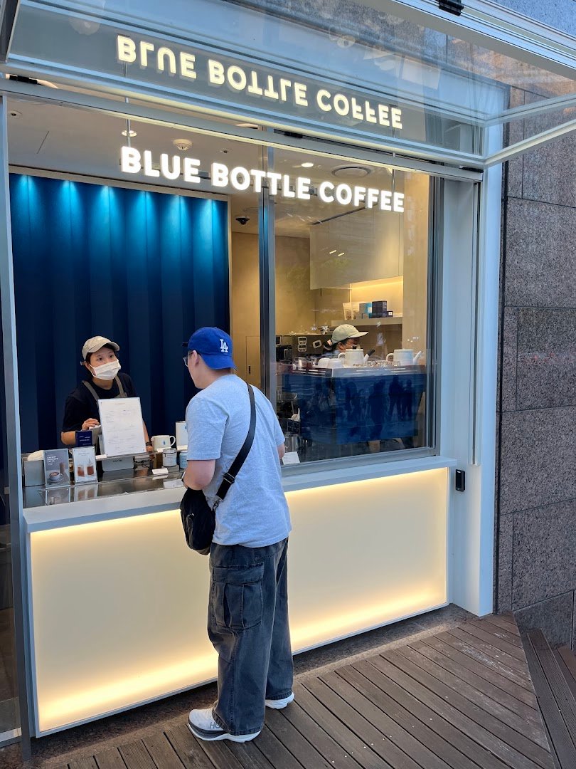 Storefront of Blue Bottle Samseong Cafe, specialty coffee shop in Seoul