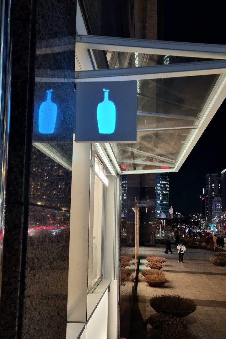 Storefront of Blue Bottle Samseong Cafe, specialty coffee shop in Seoul