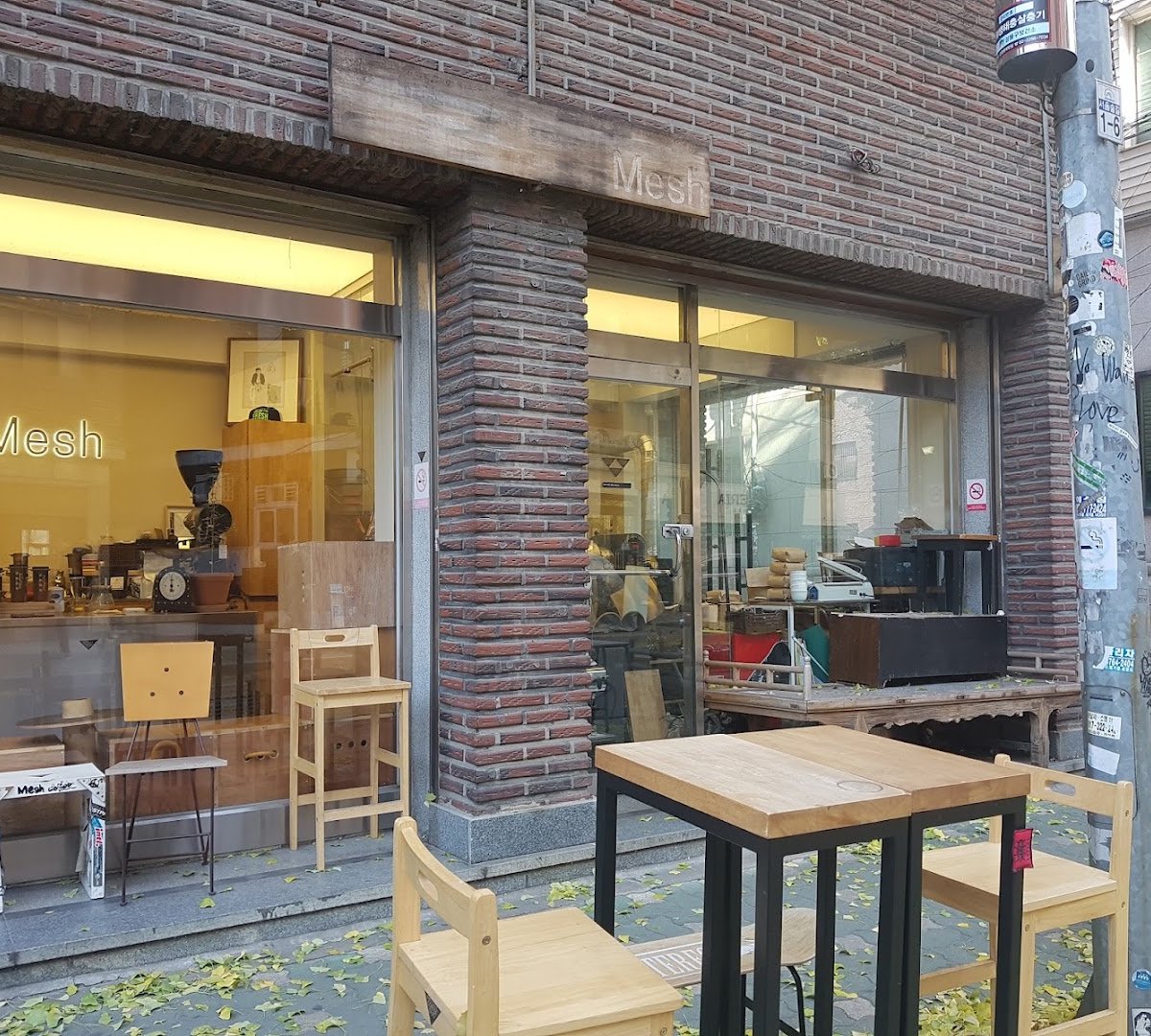 Storefront of Mesh Coffee, specialty coffee shop in Seoul