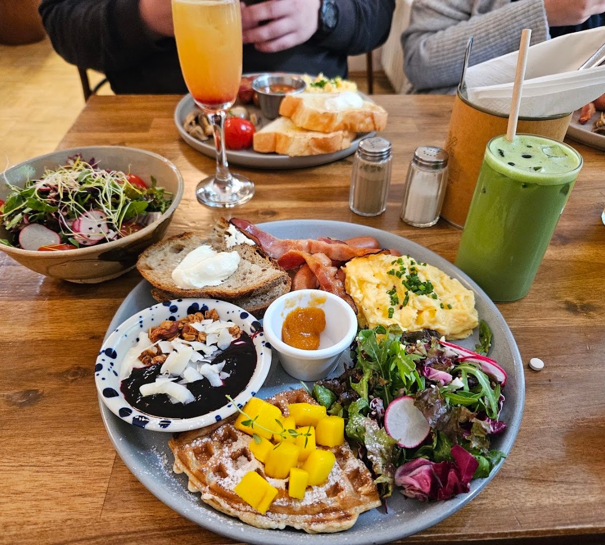 Coffee at ô-mai Coffee & Brunch, specialty coffee shop in Prague