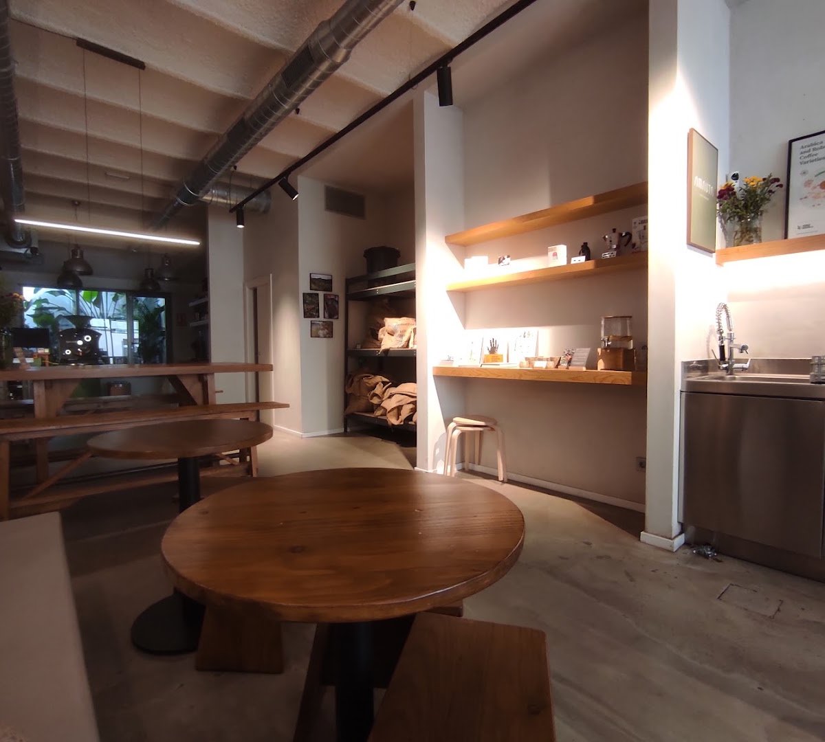 Amauta Coffee specialty coffee shop in Barcelona - photo 2