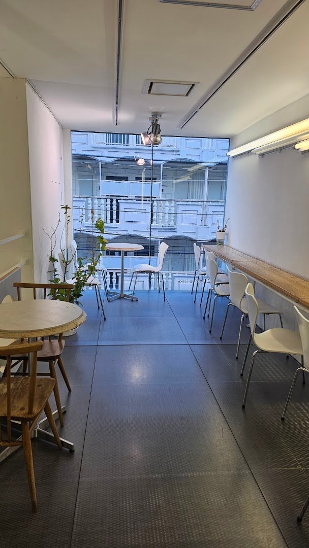 Interior of Café Façon Roaster Atelier, specialty coffee shop in Tokyo