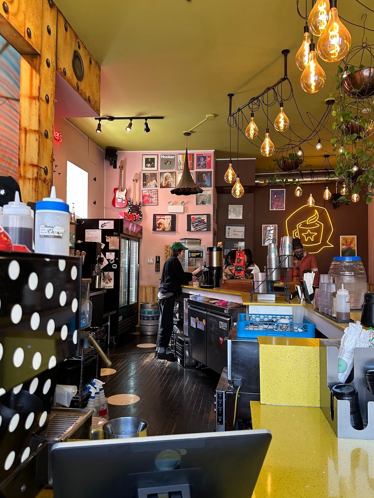 Dark Matter Coffee - Electric Mud Coffee Bar specialty coffee shop in Chicago - photo 2