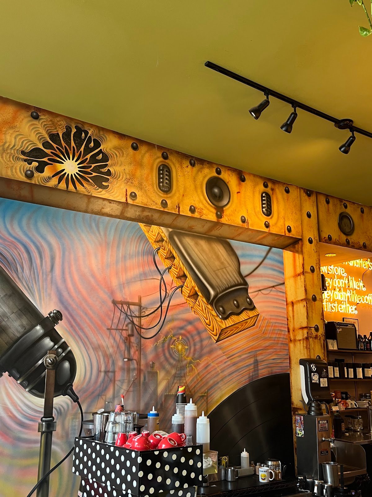 Dark Matter Coffee - Electric Mud Coffee Bar specialty coffee shop in Chicago - photo 4