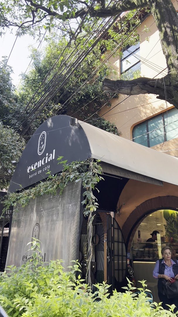 Storefront of Barra de Café Esencial, specialty coffee shop in Mexico City