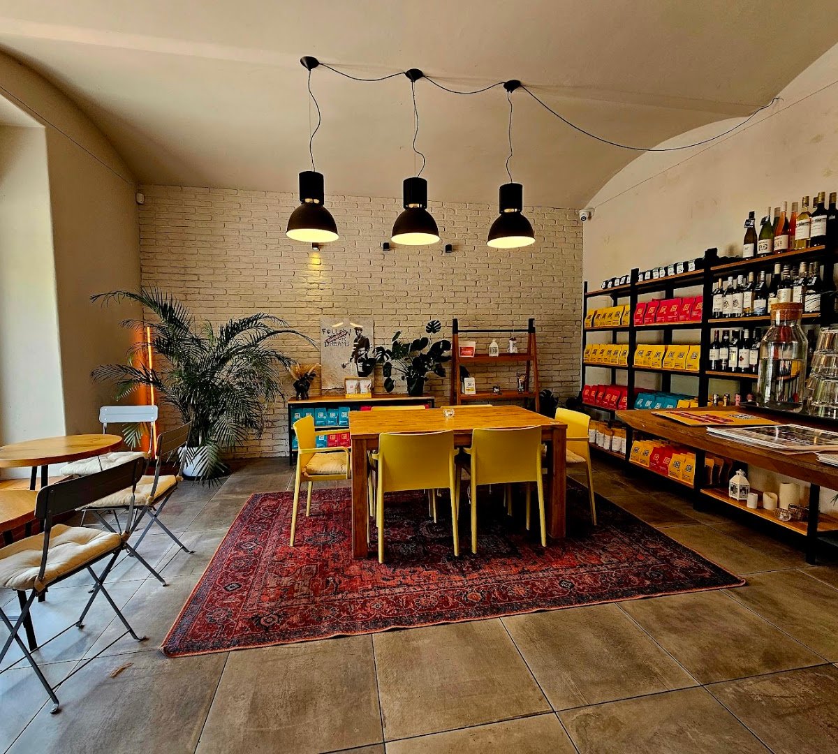 Interior of DISTRICT 25 | specialty coffee & wine, specialty coffee shop in Prague