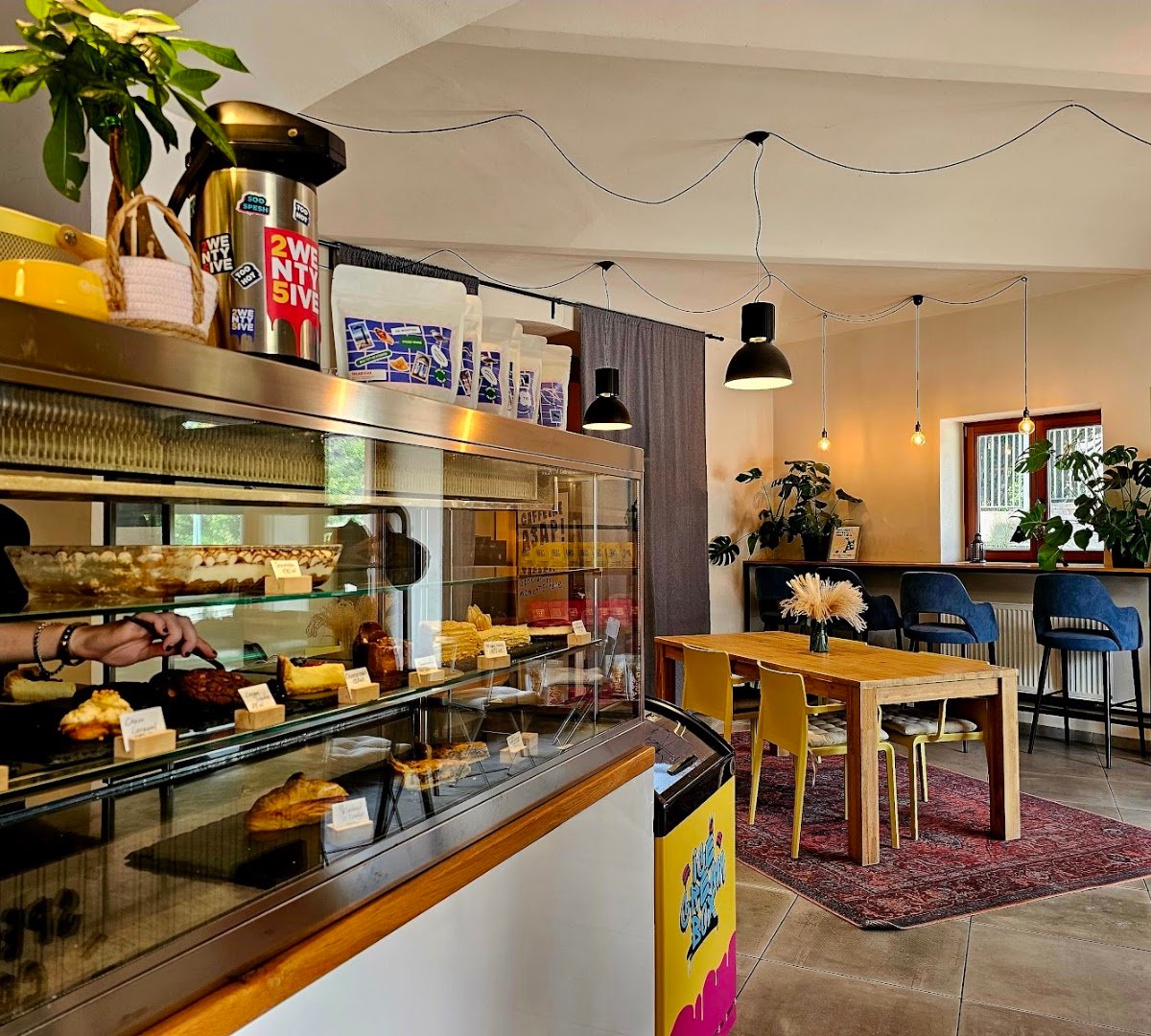 Interior of DISTRICT 25 | specialty coffee & wine, specialty coffee shop in Prague