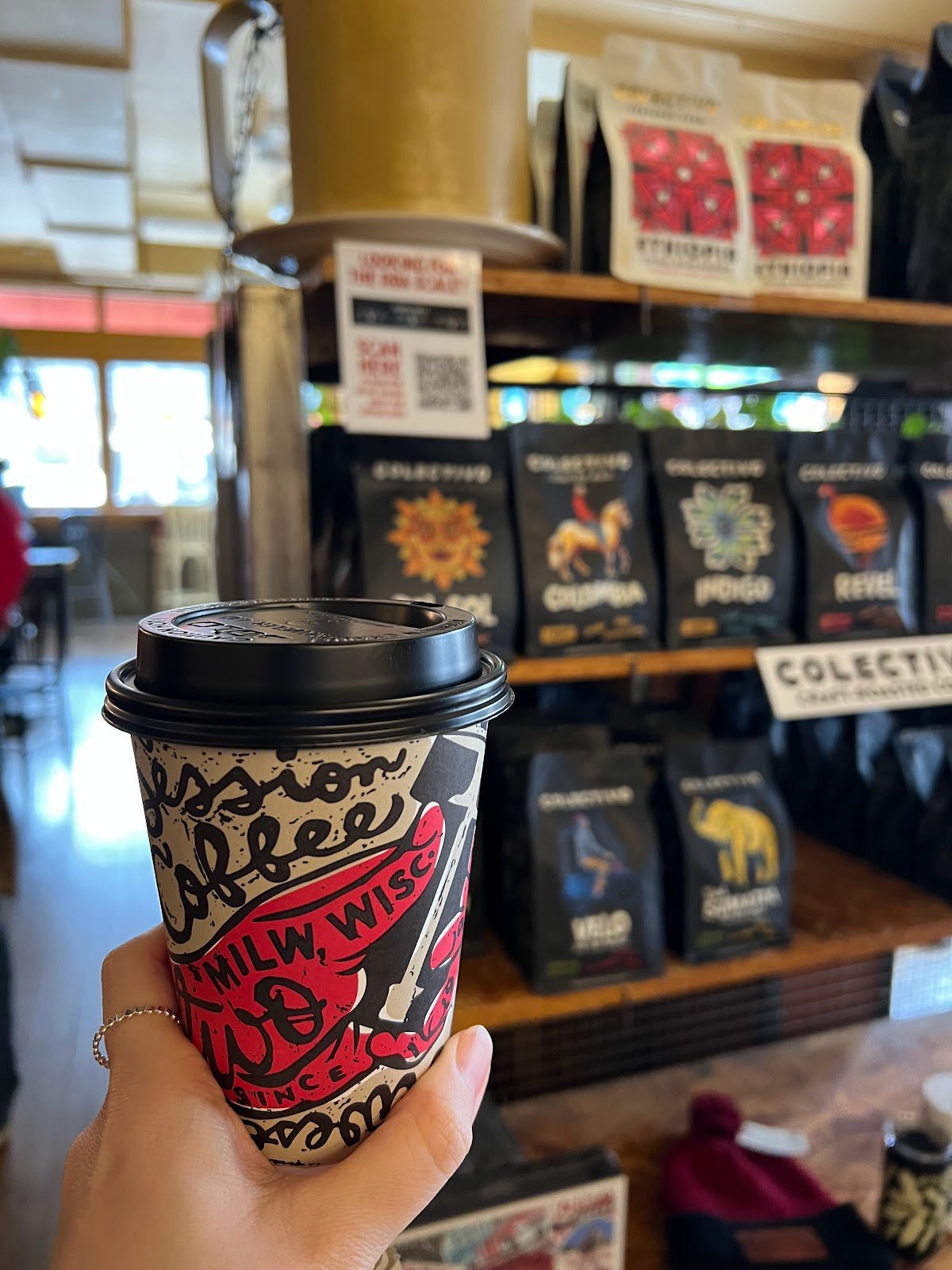 Colectivo Coffee Andersonville specialty coffee shop in Chicago - photo 5