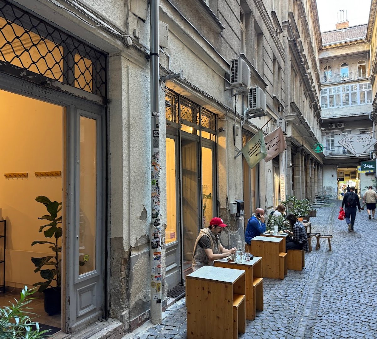 Kontakt - speciality coffeeshop specialty coffee shop in Budapest - photo 4