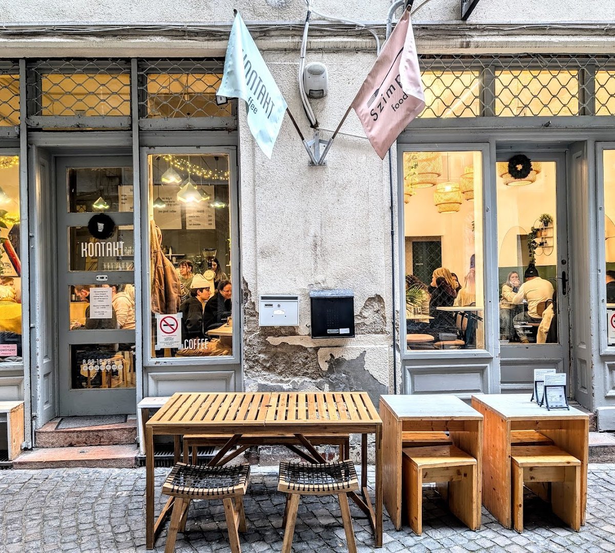 Kontakt - speciality coffeeshop specialty coffee shop in Budapest - photo 9