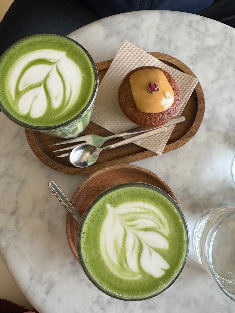 Coffee at Calmô Café, specialty coffee shop in Lisbon