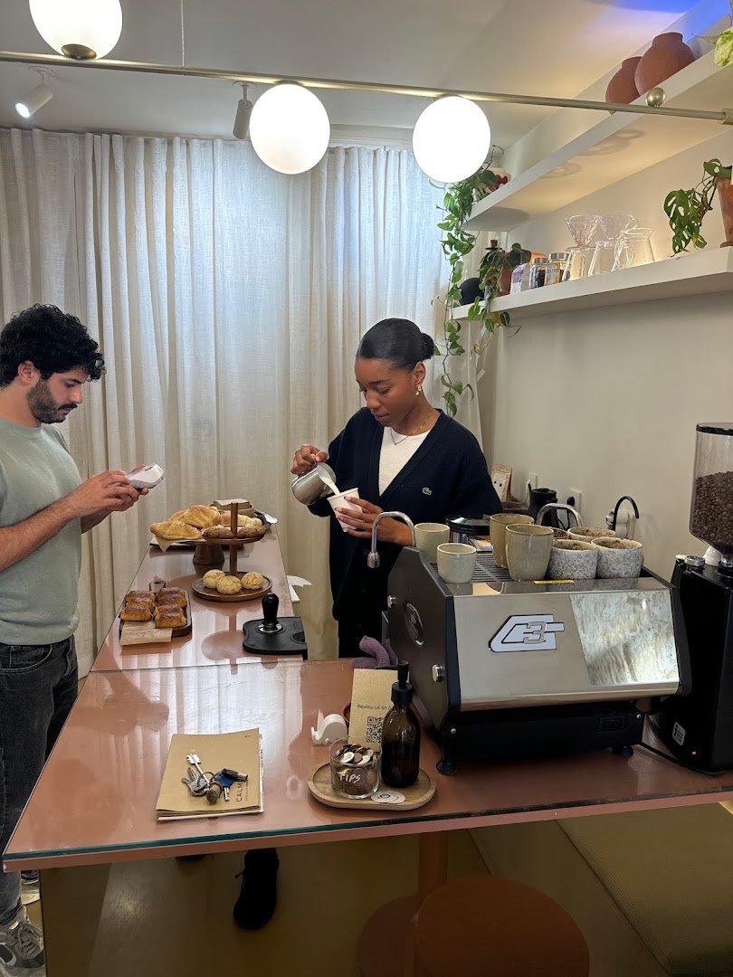 Calmô Café specialty coffee shop in Lisbon - photo 9