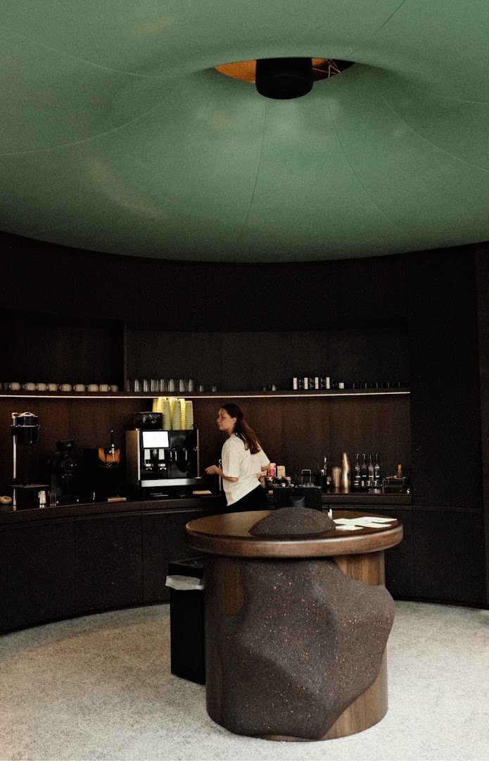 Interior of élan, specialty coffee shop in Oslo