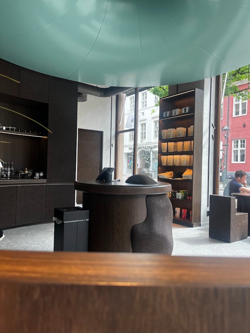 Interior of élan, specialty coffee shop in Oslo