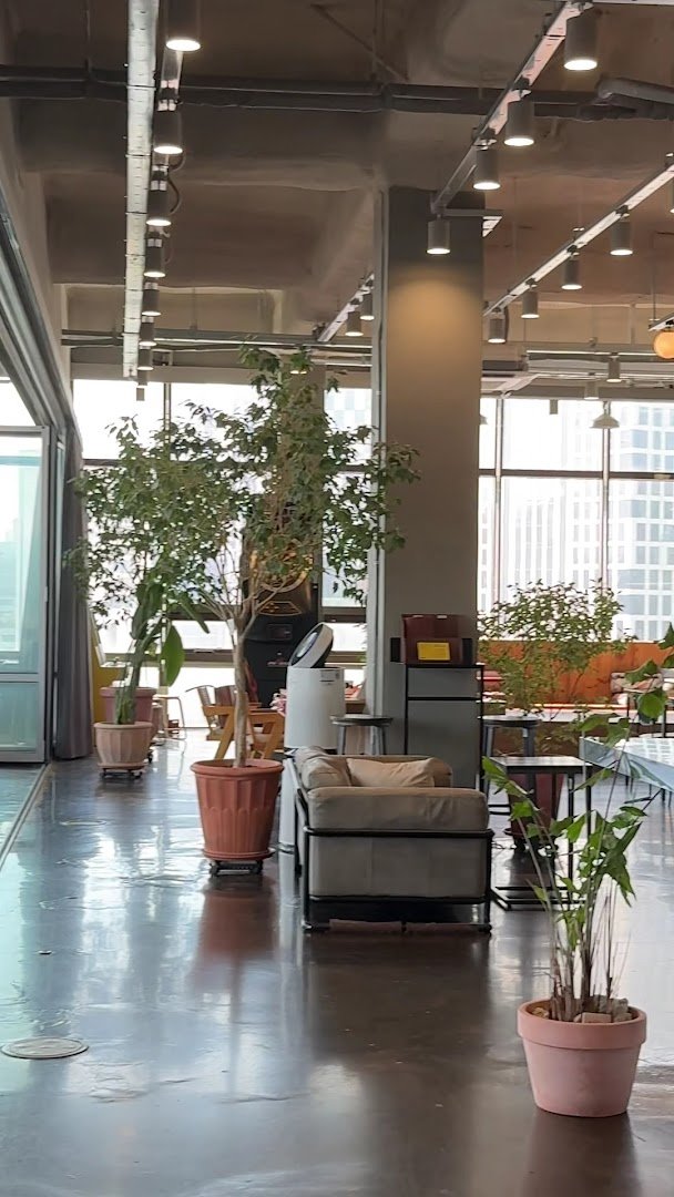 Interior of Die Synthese Cafe, specialty coffee shop in Seoul