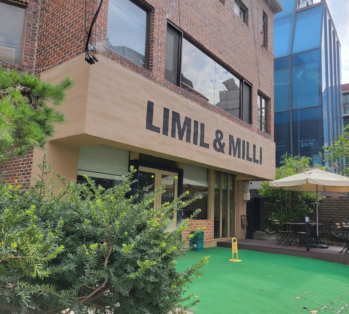 Storefront of Limil coffee, specialty coffee shop in Seoul