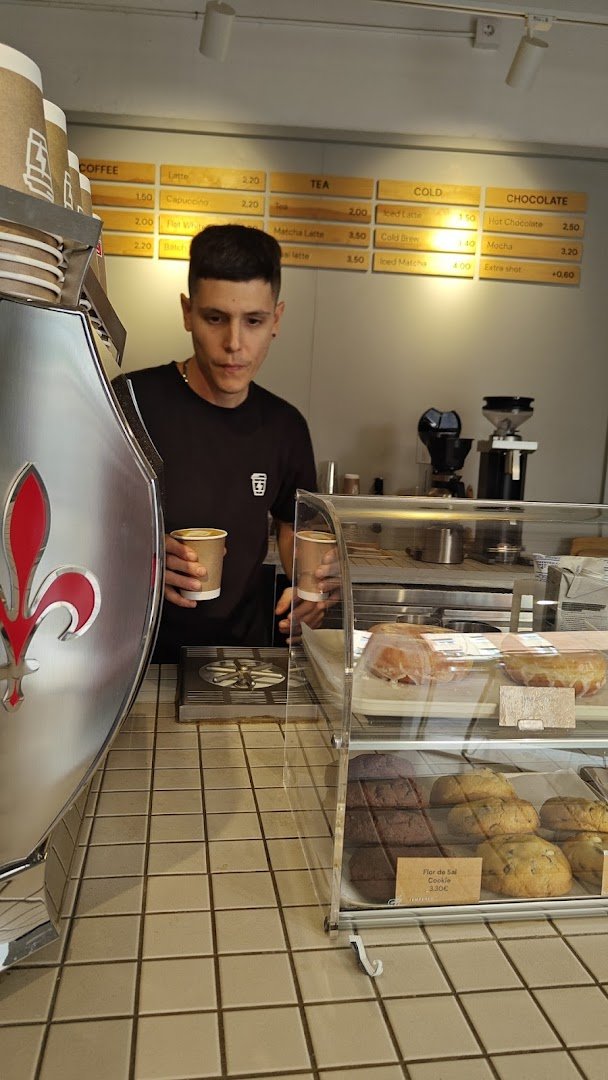 Syra Coffee | Cafeteria Sarrià specialty coffee shop in Barcelona - photo 12