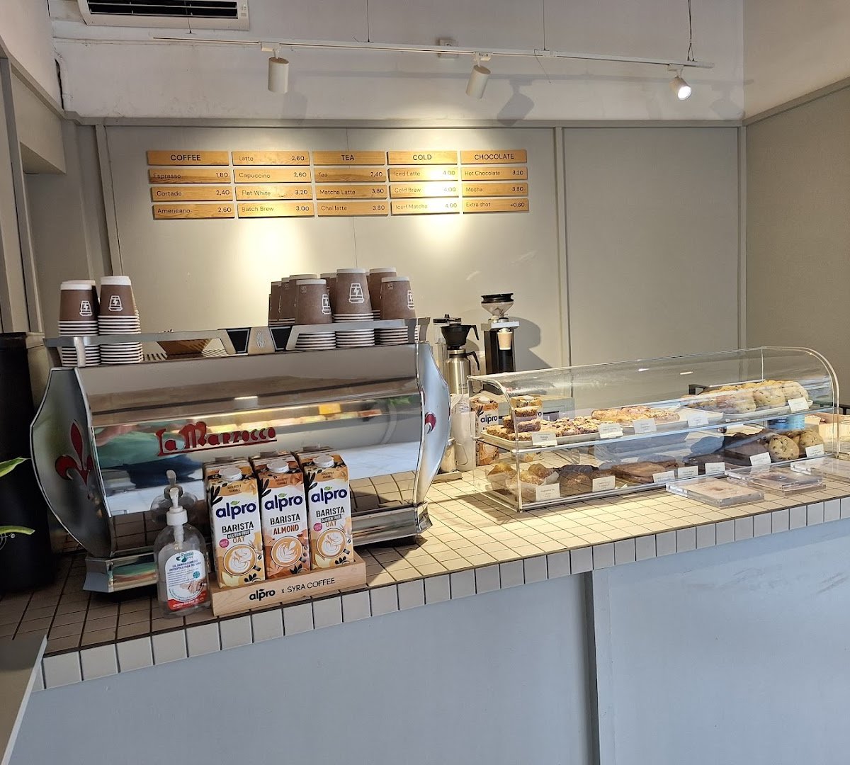 Syra Coffee | Cafeteria Sarrià specialty coffee shop in Barcelona - photo 7