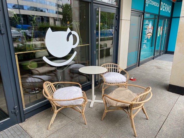 Storefront of Miau Cafe, specialty coffee shop in Warsaw