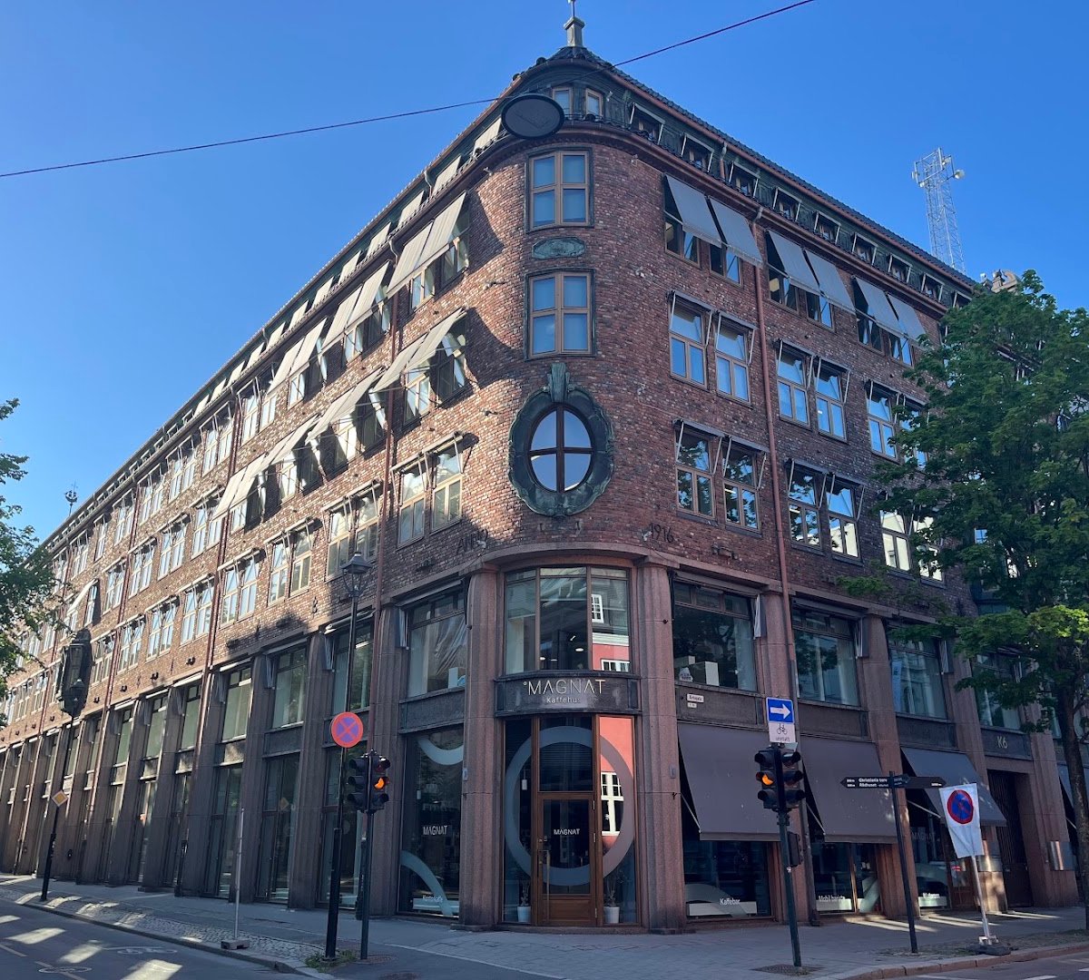 Storefront of Magnat Coffee House AS, specialty coffee shop in Oslo