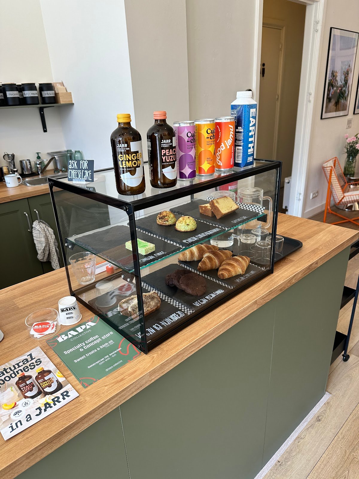 Bapa Collective specialty coffee shop in Amsterdam - photo 5