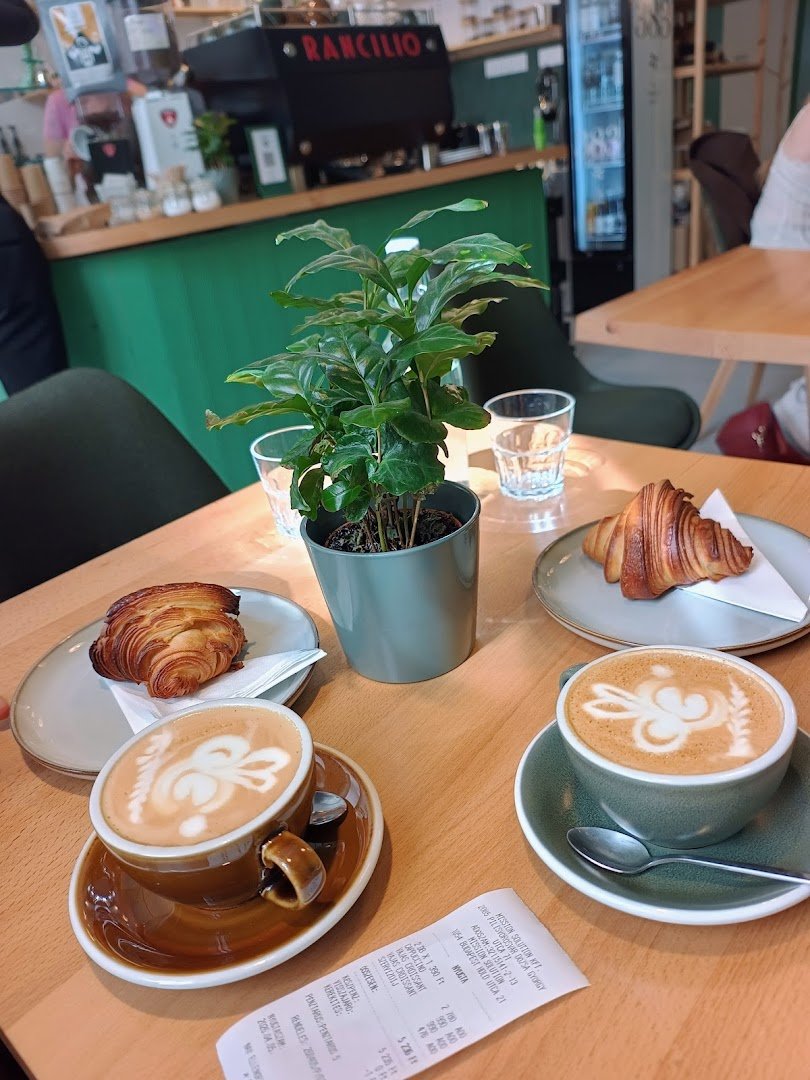 Pine - Coffee & More specialty coffee shop in Budapest - photo 11