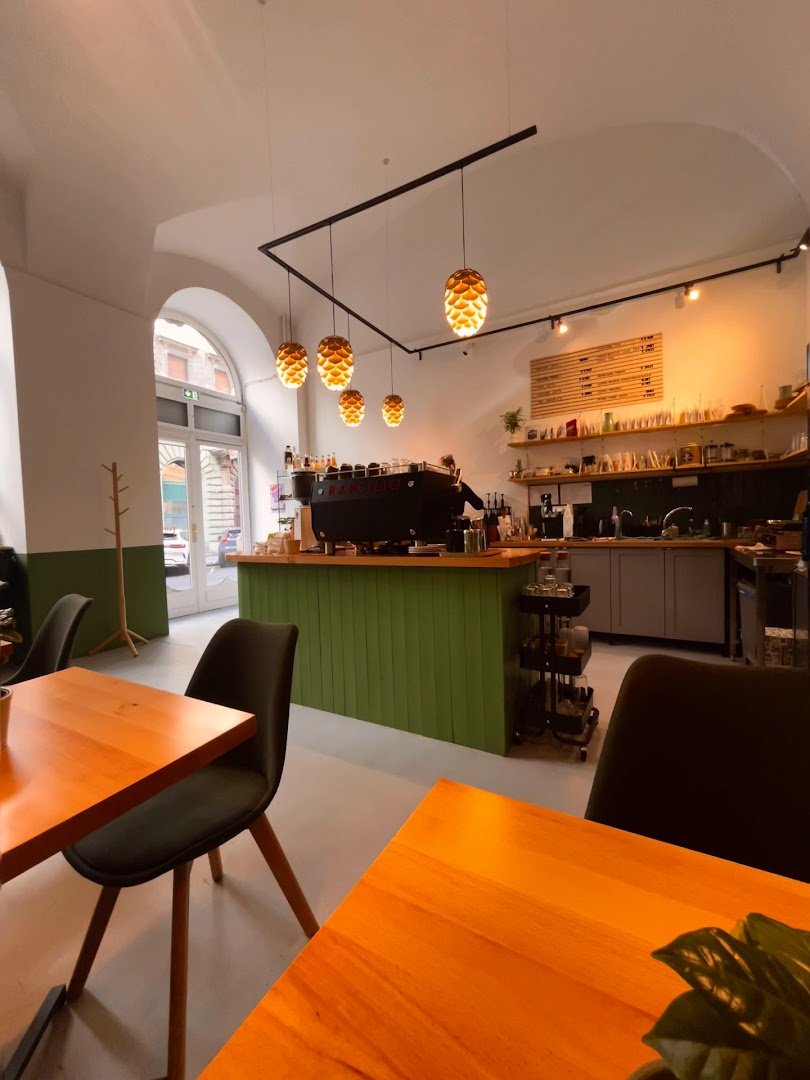 Pine - Coffee & More specialty coffee shop in Budapest - photo 12