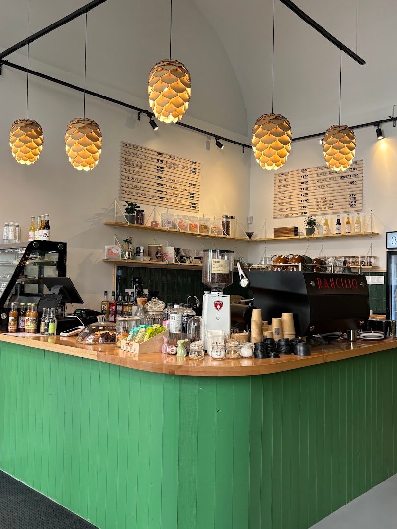 Pine - Coffee & More specialty coffee shop in Budapest - photo 5