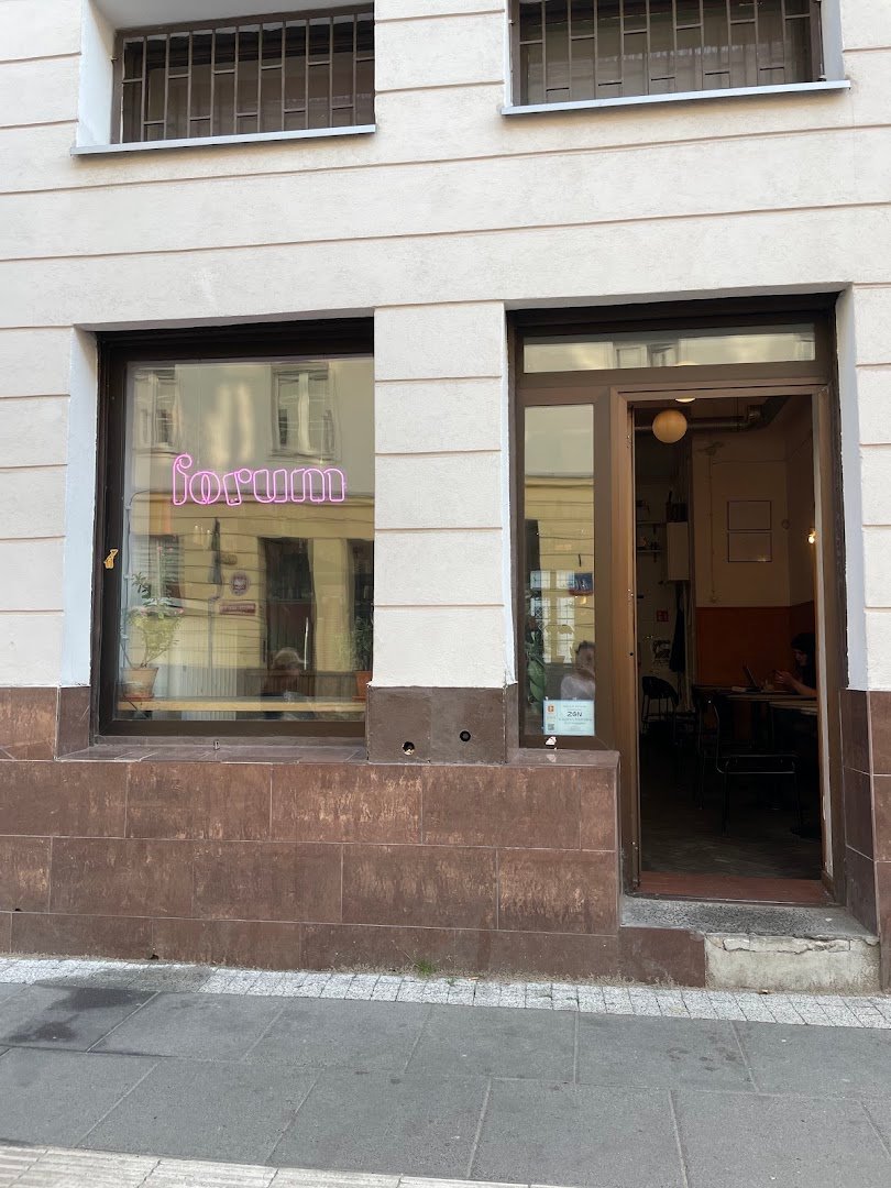 Storefront of Forum, specialty coffee shop in Warsaw