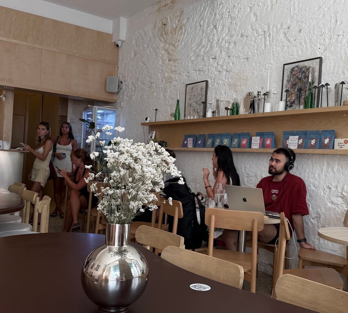 Interior of Sense of Coffee & Wine - specialty coffee, specialty coffee shop in Lisbon