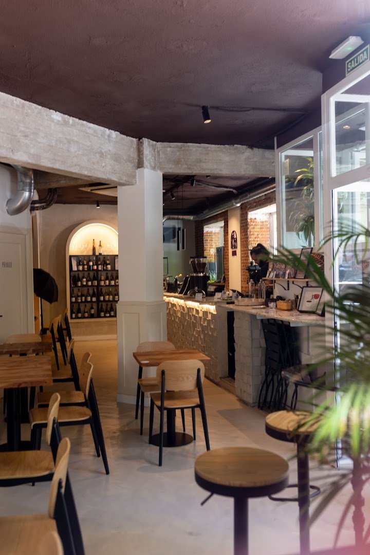 Baya cafe y vino specialty coffee shop in Madrid - photo 2