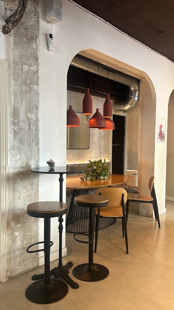 Baya cafe y vino specialty coffee shop in Madrid - photo 3