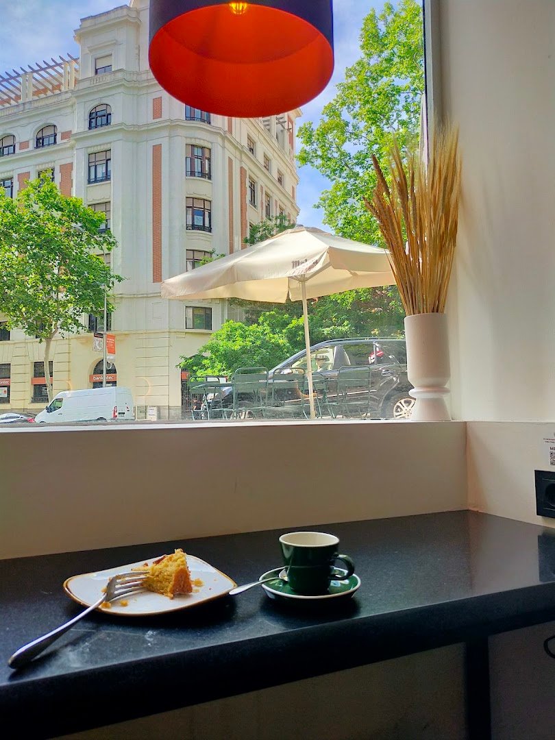 Baya cafe y vino specialty coffee shop in Madrid - photo 4