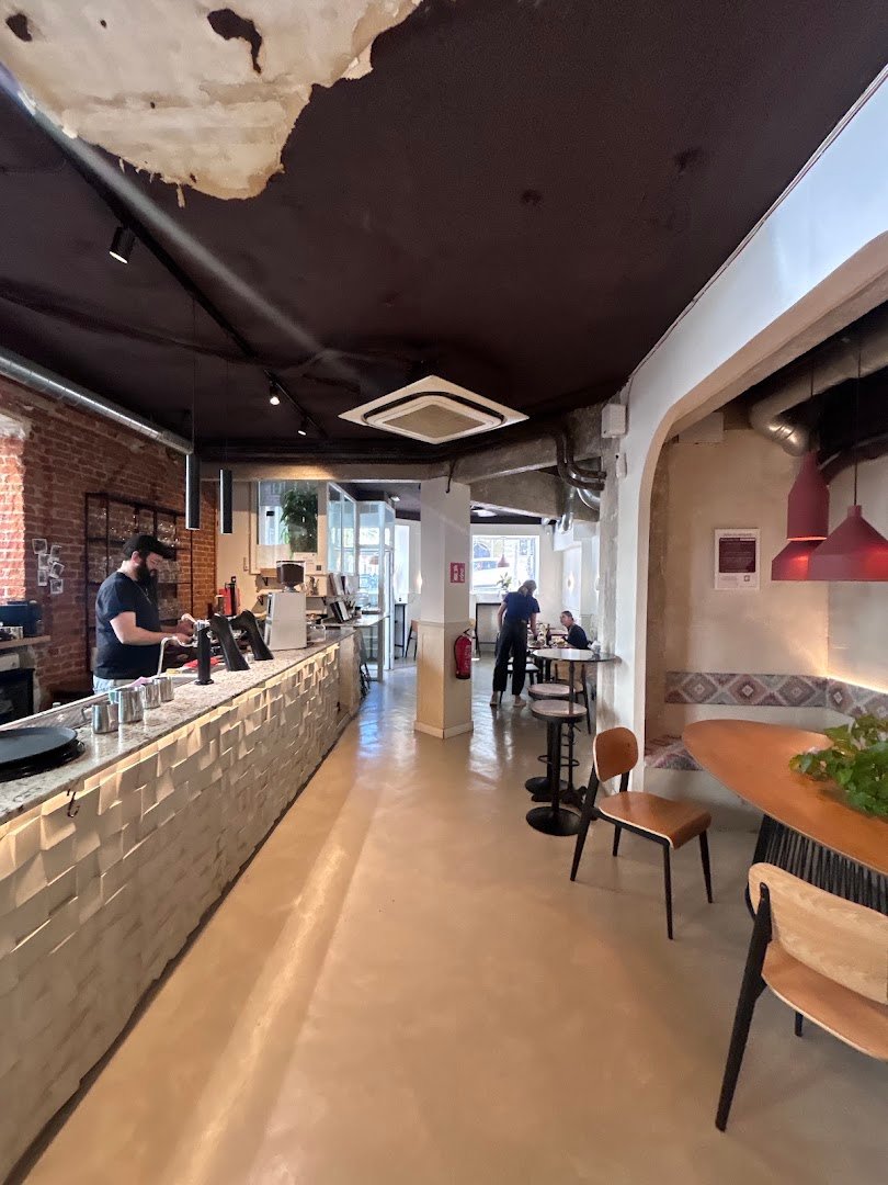 Baya cafe y vino specialty coffee shop in Madrid - photo 5